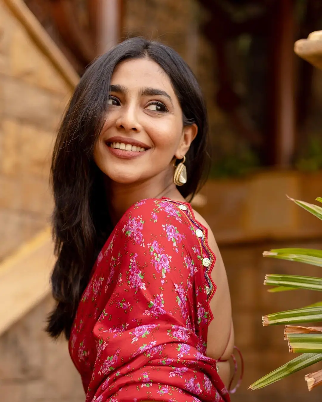 Aishwarya Lekshmi in Red Color Saree Sleeveless Blouse